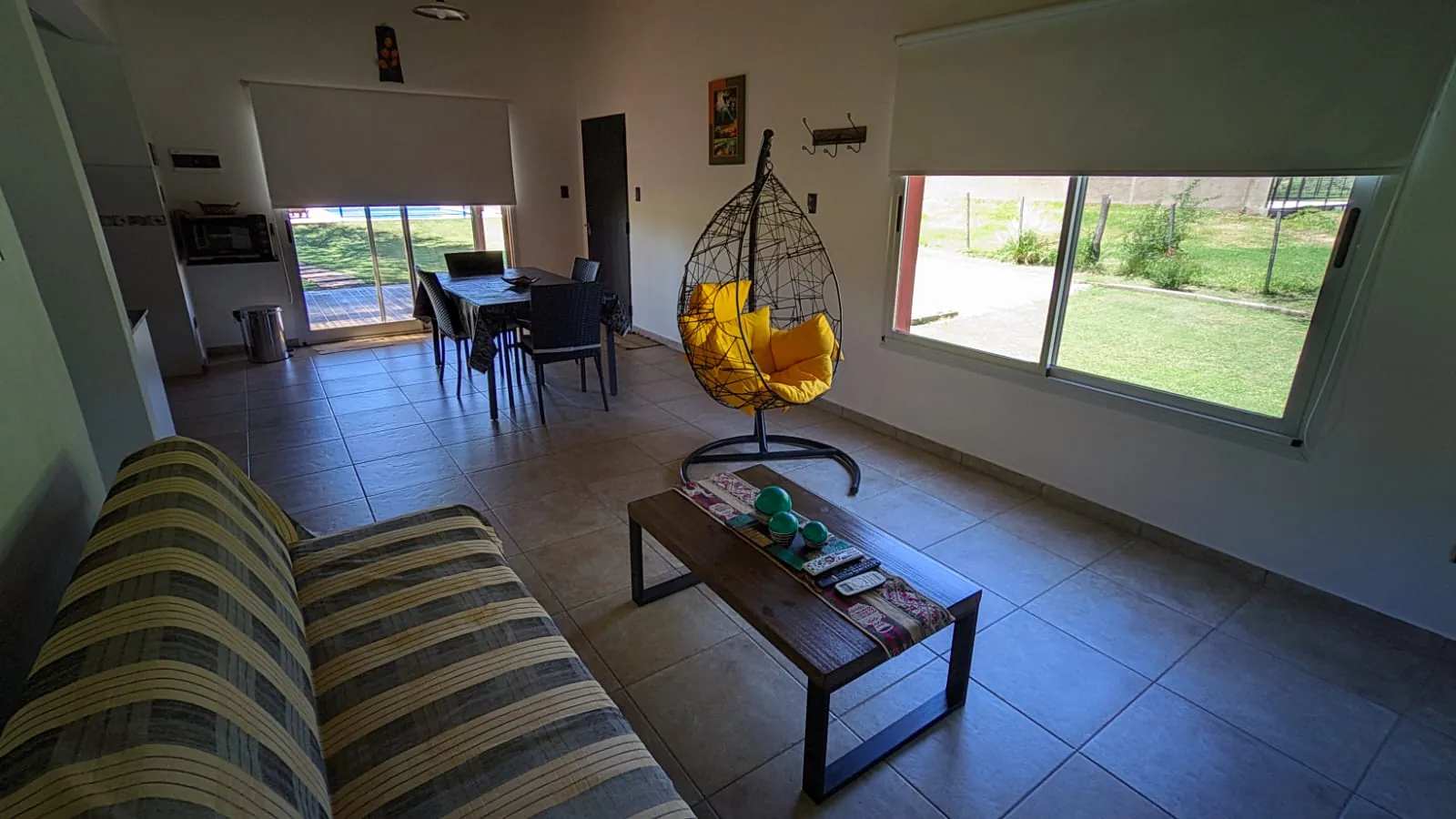 Living comedor de una de las cabañas
